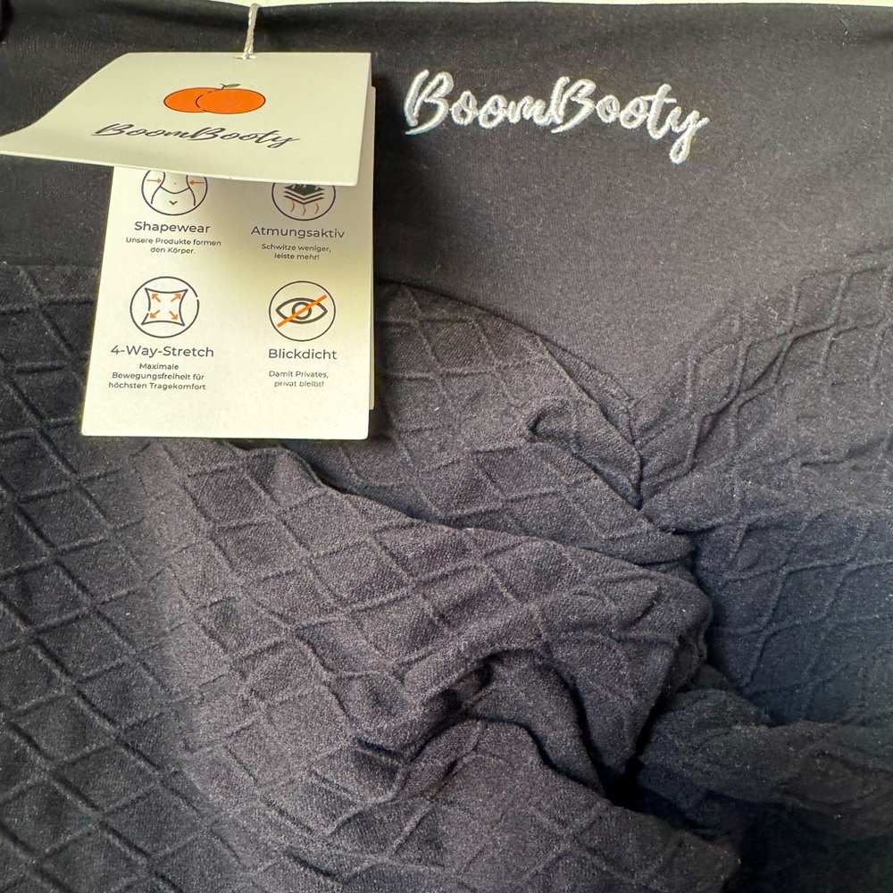 🍑BoomBooty Black leggings. NWT, size M🍑